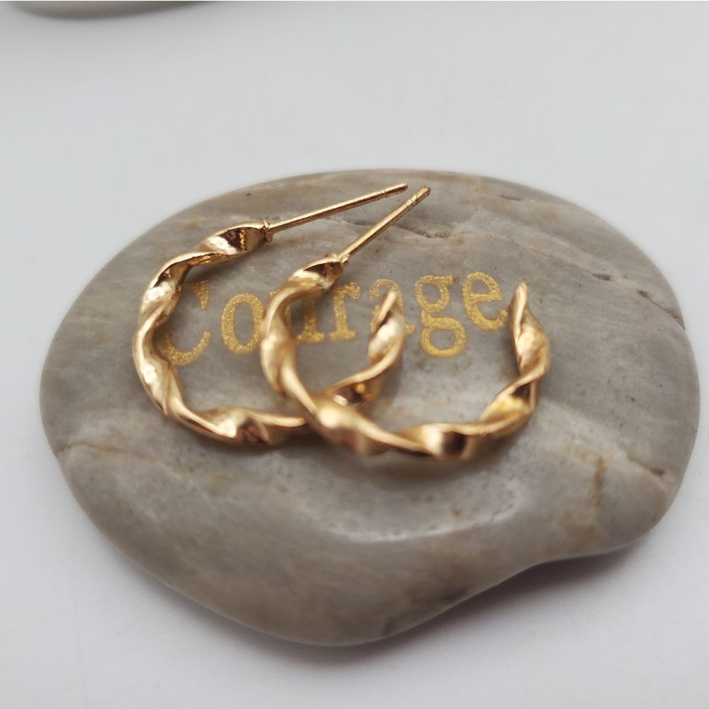 Celtic feather hoop earrings‎